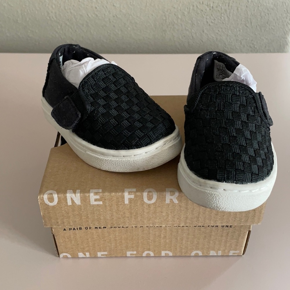 Infant Toms slip on shoes
